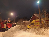 Старая Купавна - Пожарная машина вытягивает из снежных завалов застрявшую скорую помощь